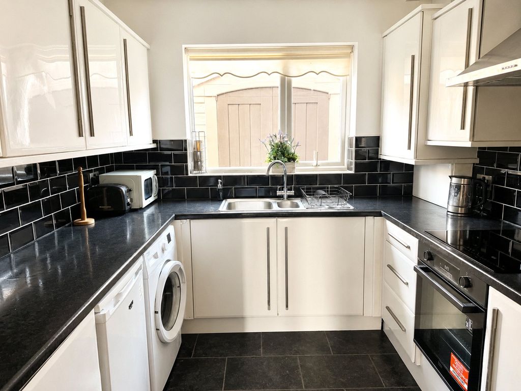 Property photo 2 of 10 Picture No. 11