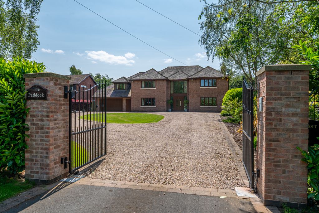 Property photo 2 of 34