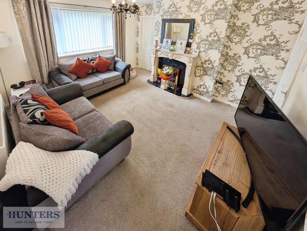 Property photo 3 of 14 Lounge