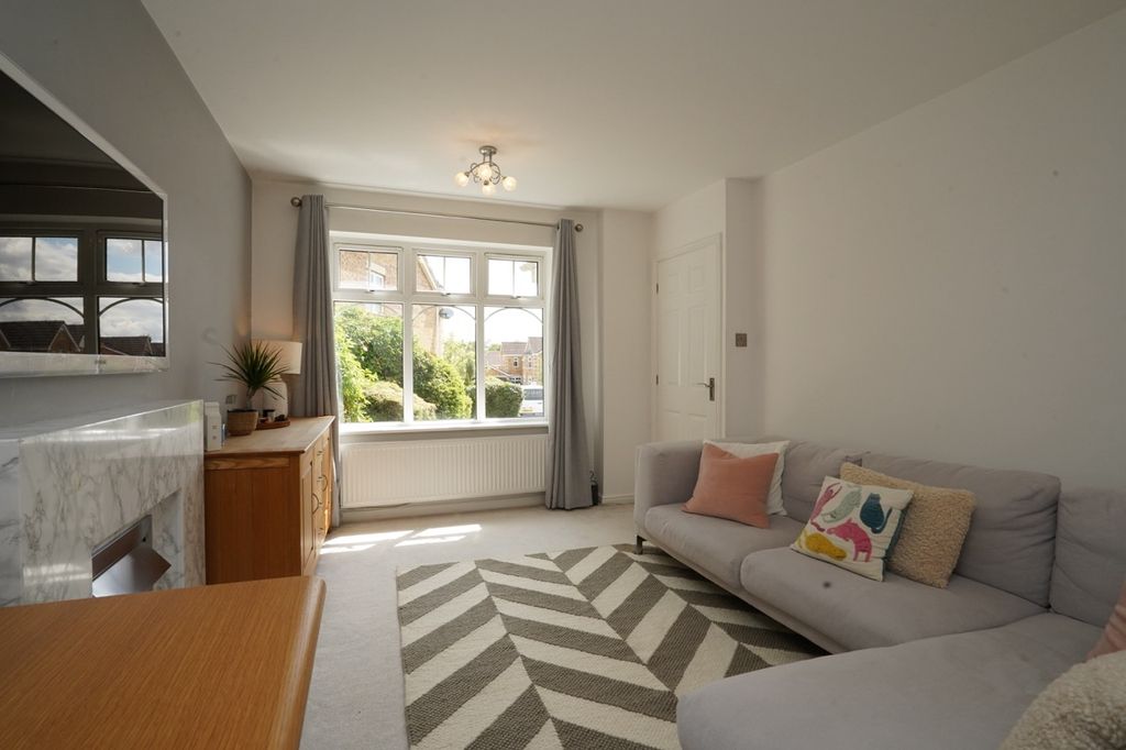 Property photo 2 of 33