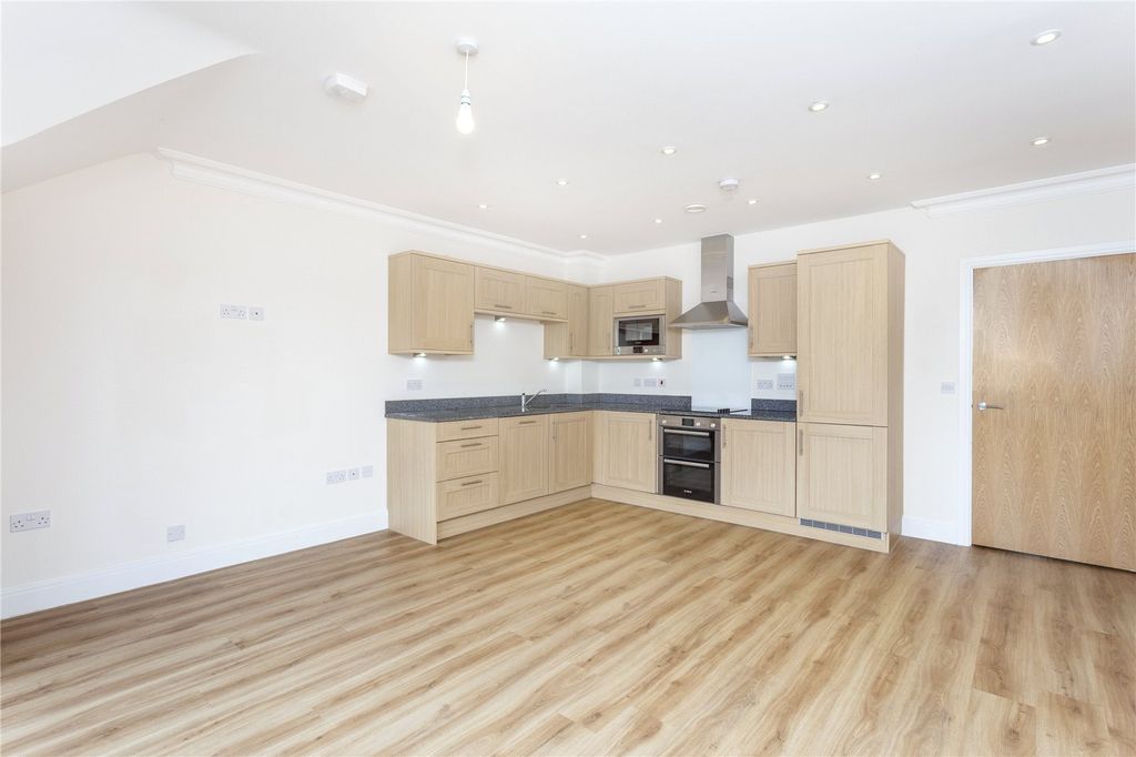 Property photo 3 of 8 Kitchen/Dining