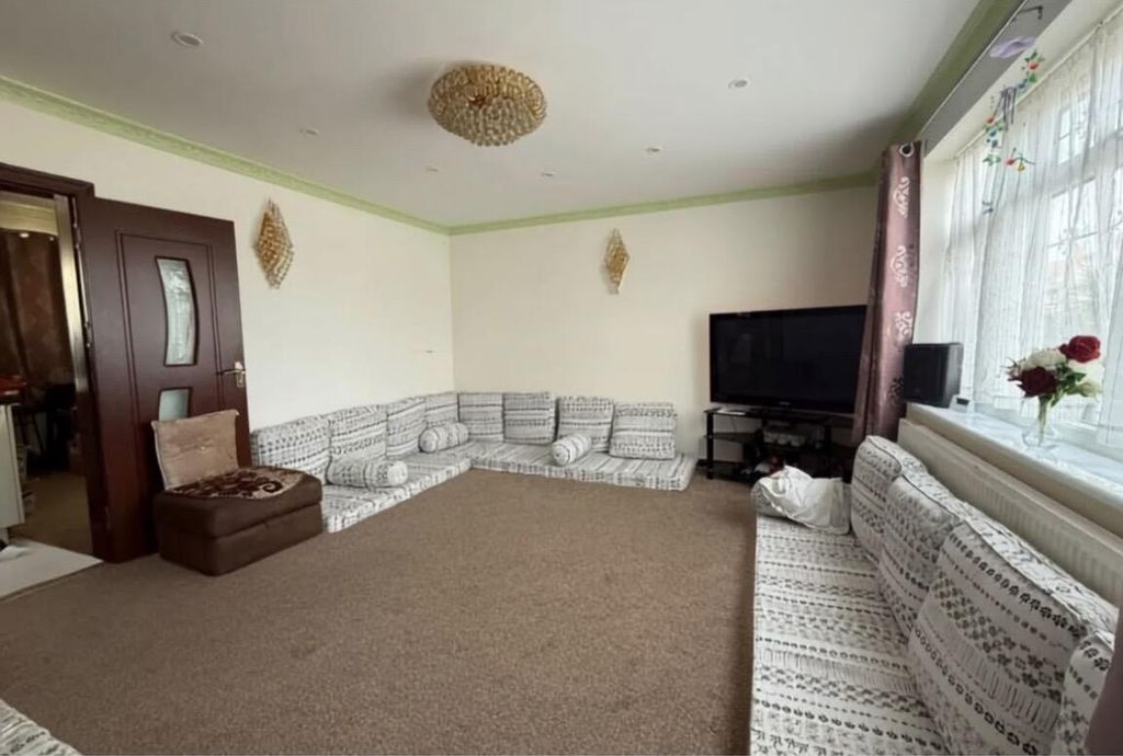 Property photo 2 of 12 Living Room