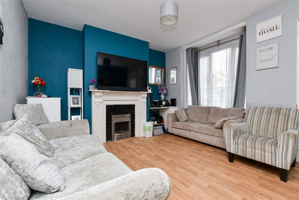 Property photo 2 of 12 Lounge