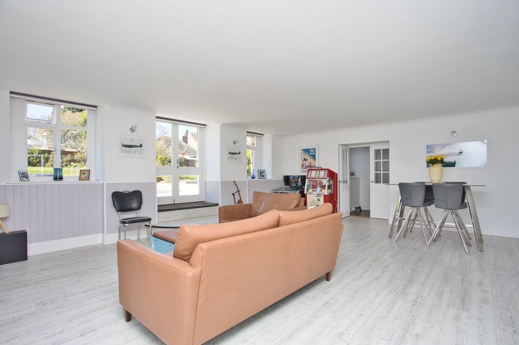 Property photo 3 of 25 Picture 3