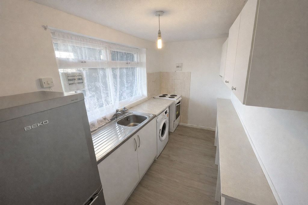 Property photo 3 of 6 Kitchen