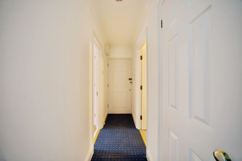 Property photo 2 of 18 Entrance Hallway