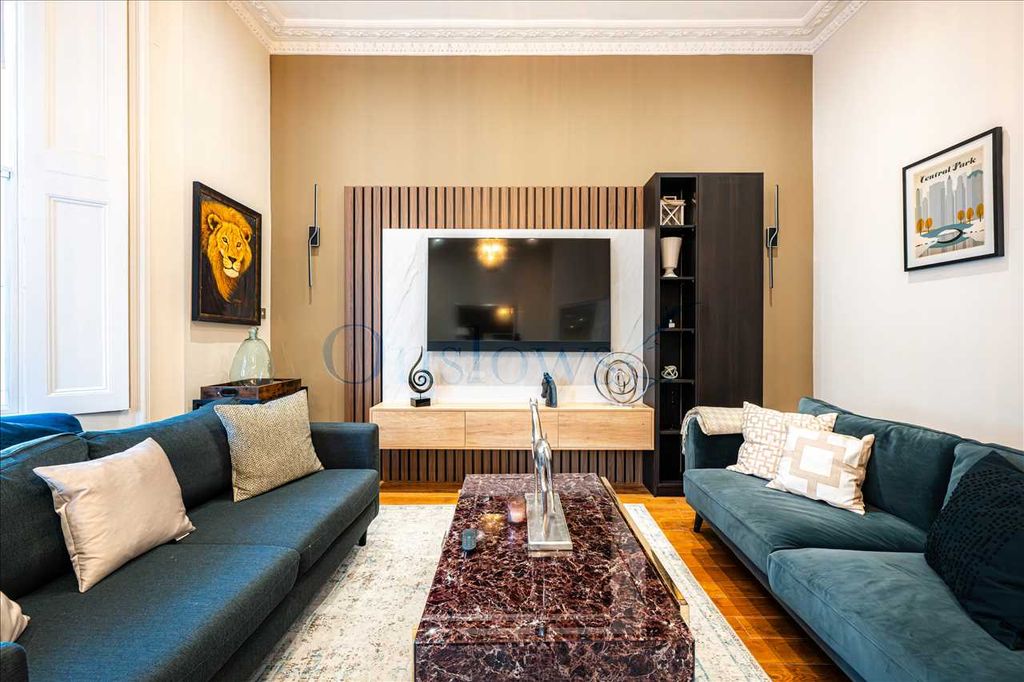 Property photo 2 of 17 Lounge