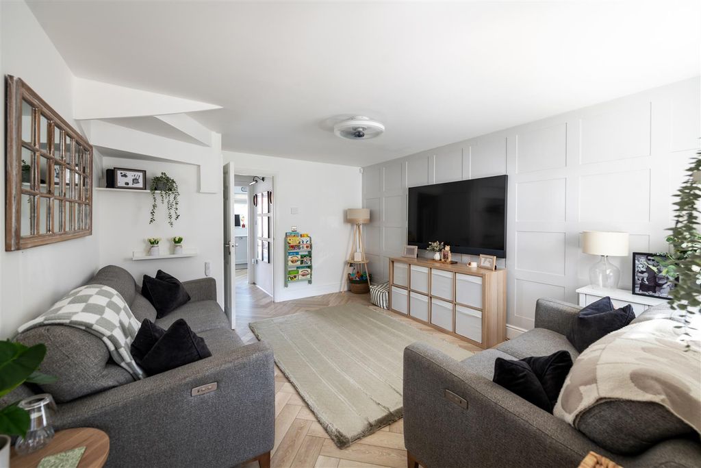 Property photo 2 of 25 36 Campbell Grove Internals-14.Jpg
