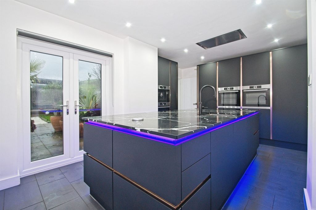 Property photo 2 of 30