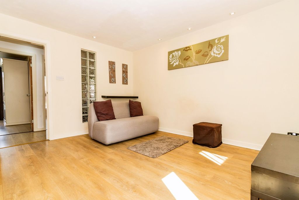 Property photo 2 of 9 Photography