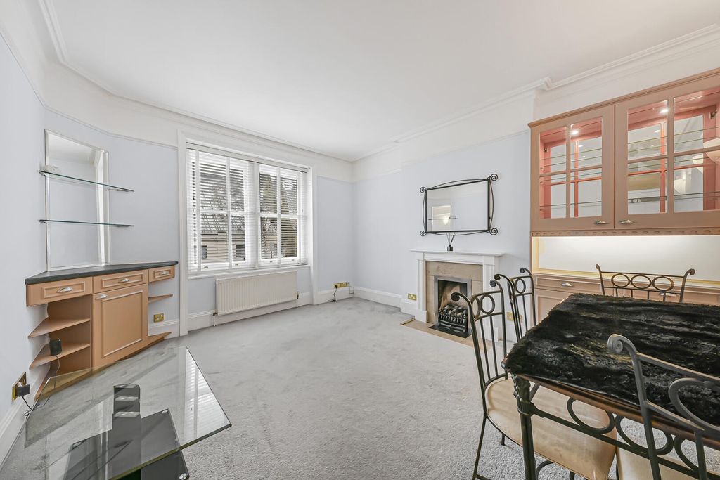 Property photo 1 of 13 Living Room