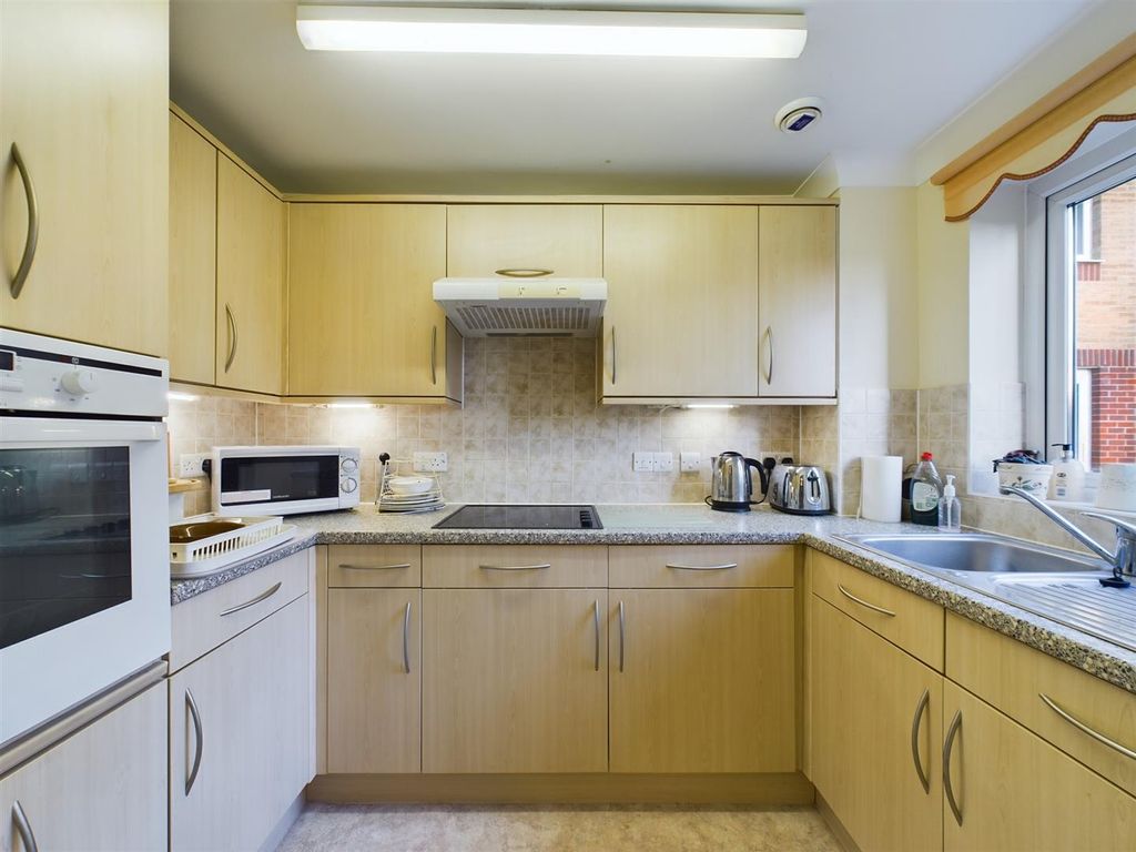 Property photo 2 of 9 Kitchen