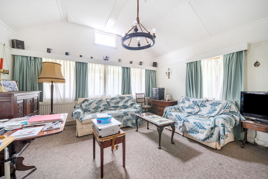 Property photo 2 of 12 1-69Fb0E325ce4E-1...