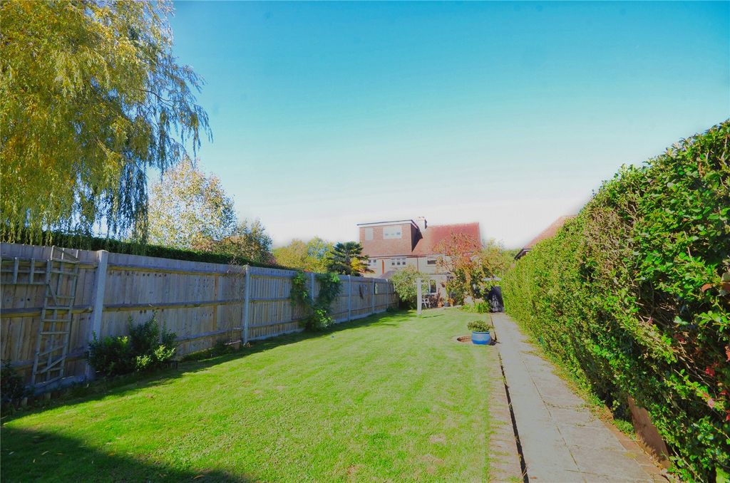 Property photo 3 of 14 Garden