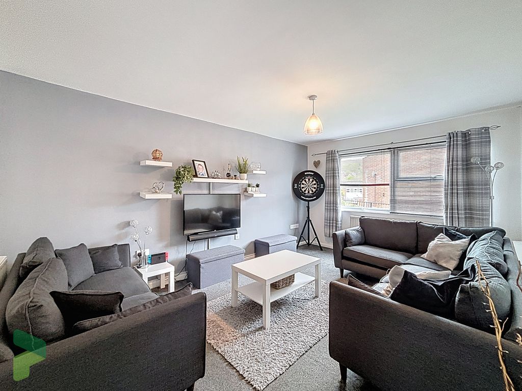 Property photo 1 of 18 Lounge