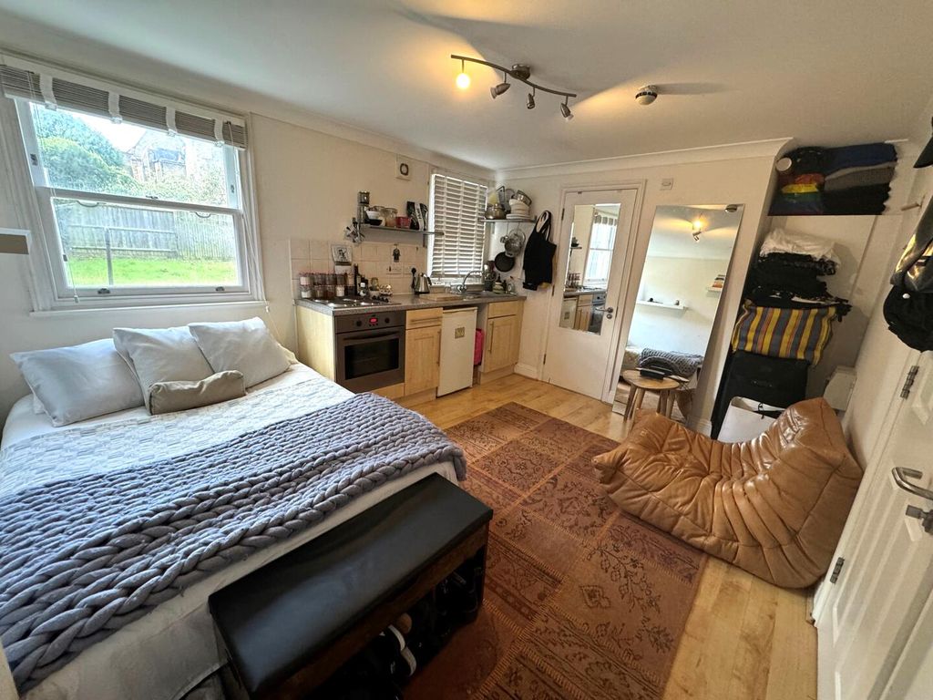 Property photo 1 of 5 Bedroom