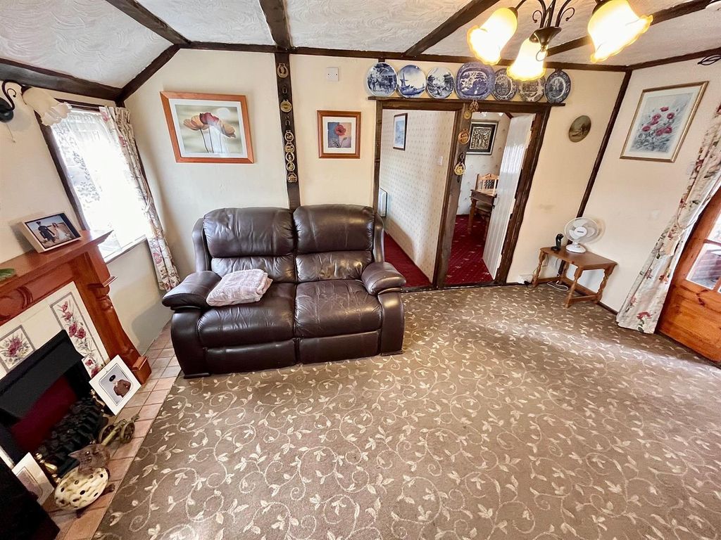 Property photo 3 of 20 Lounge.Jpg