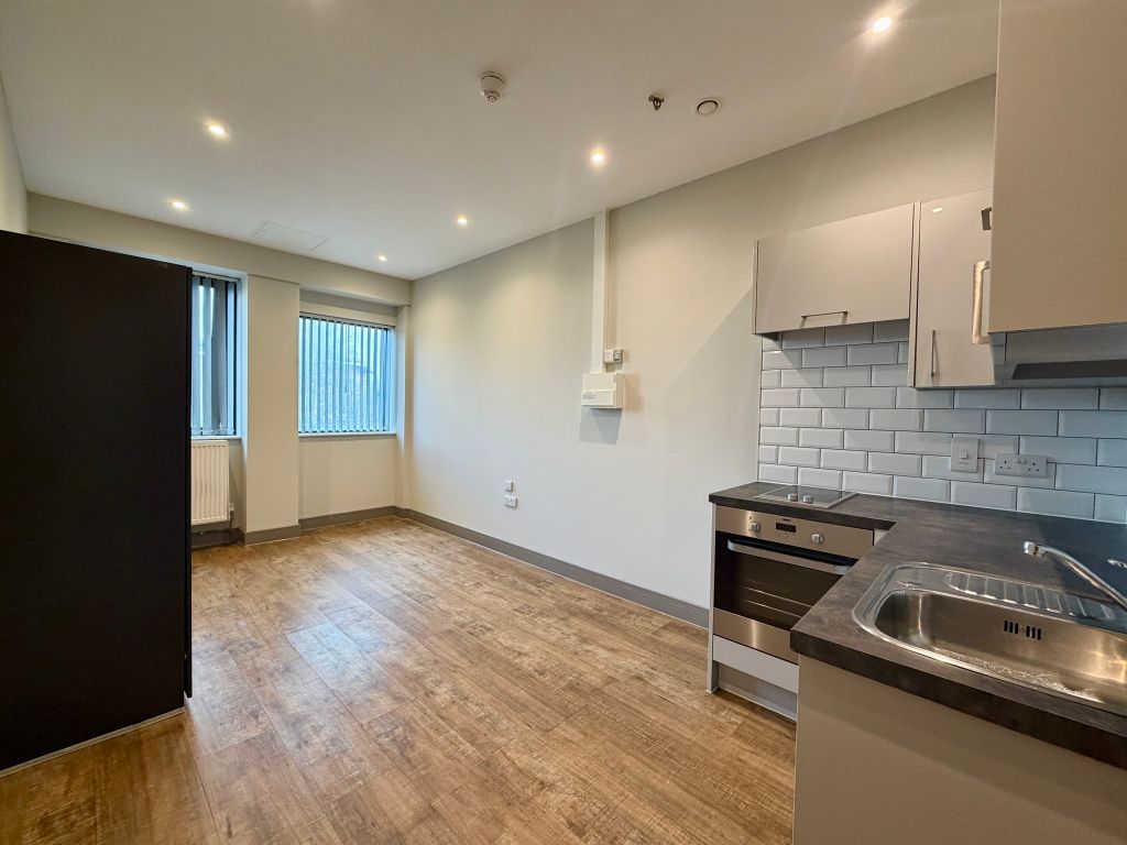 Property photo 1 of 12 Bedroom