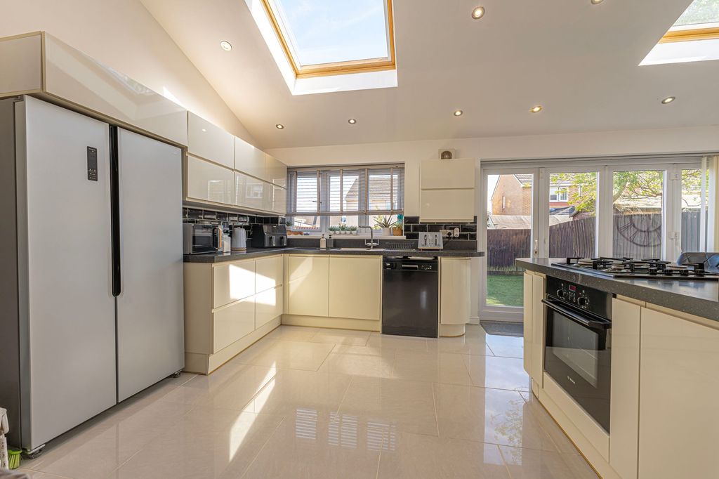 Property photo 2 of 48