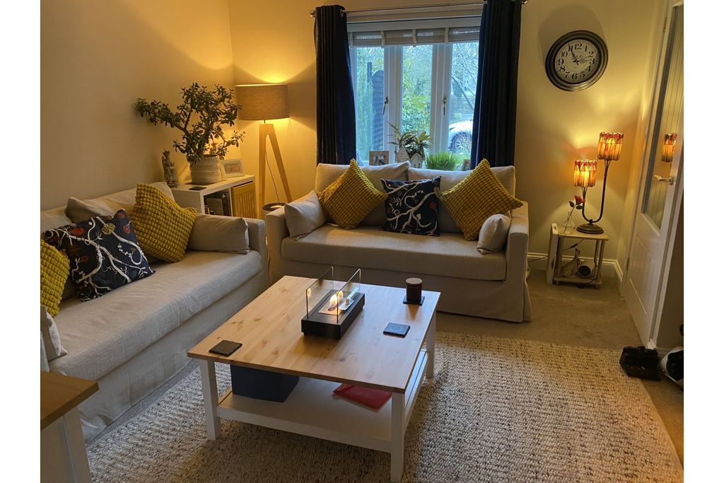 Property photo 2 of 18 Lounge