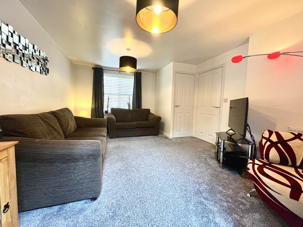 Property photo 3 of 22 Lounge