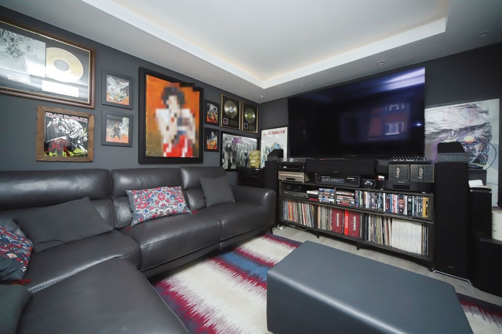 Property photo 2 of 20