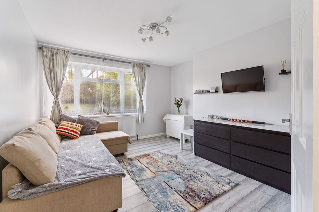 Property photo 2 of 11 Photo 11