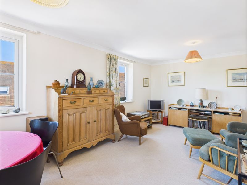 Property photo 1 of 11 Sitting Area