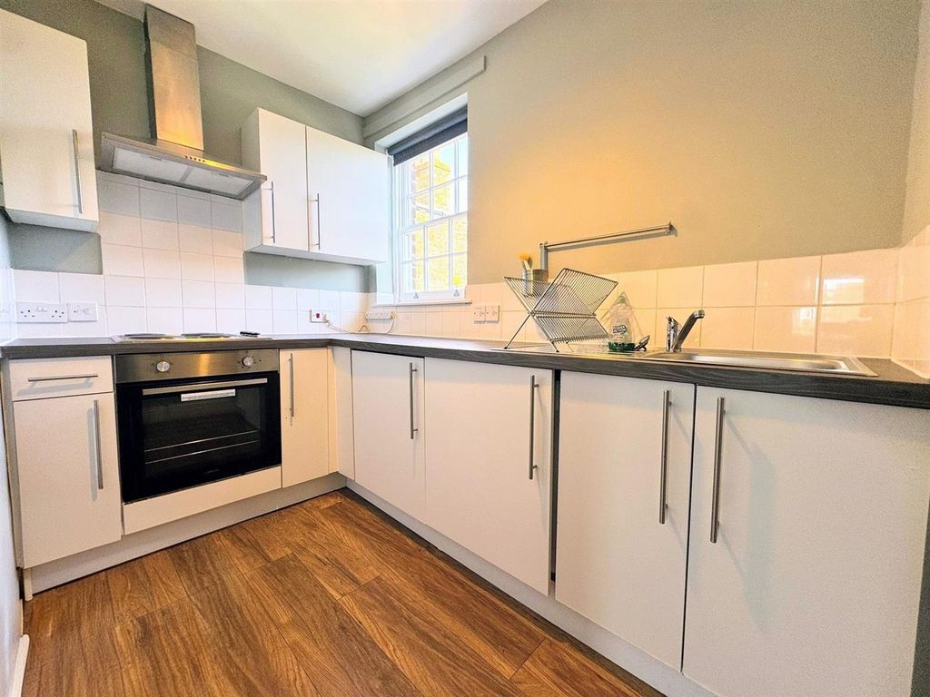 Property photo 2 of 7 Kitchen