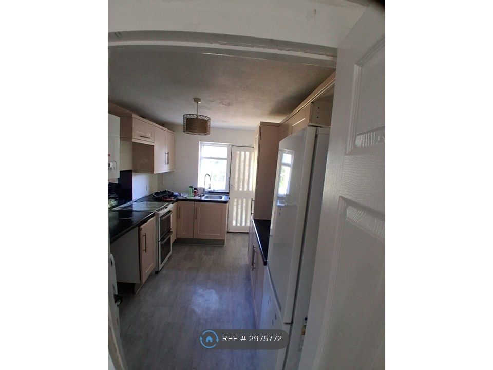 Property photo 1 of 7 Kitchen