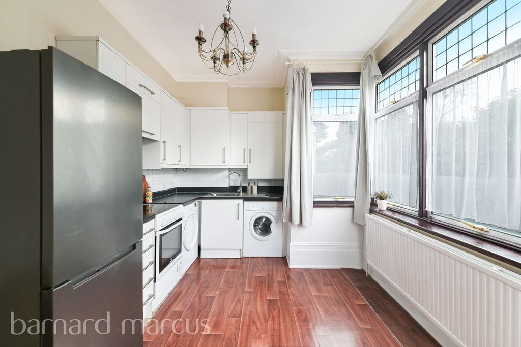 Property photo 2 of 6 Kitchen