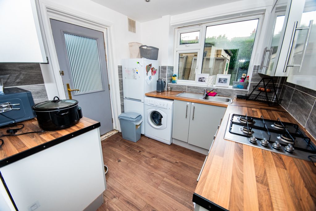 Property photo 2 of 16 4 (35)