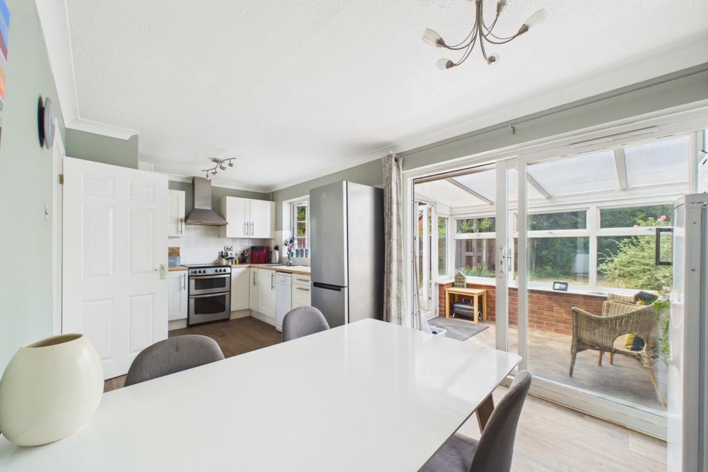 Property photo 2 of 16 Kitchen Diner