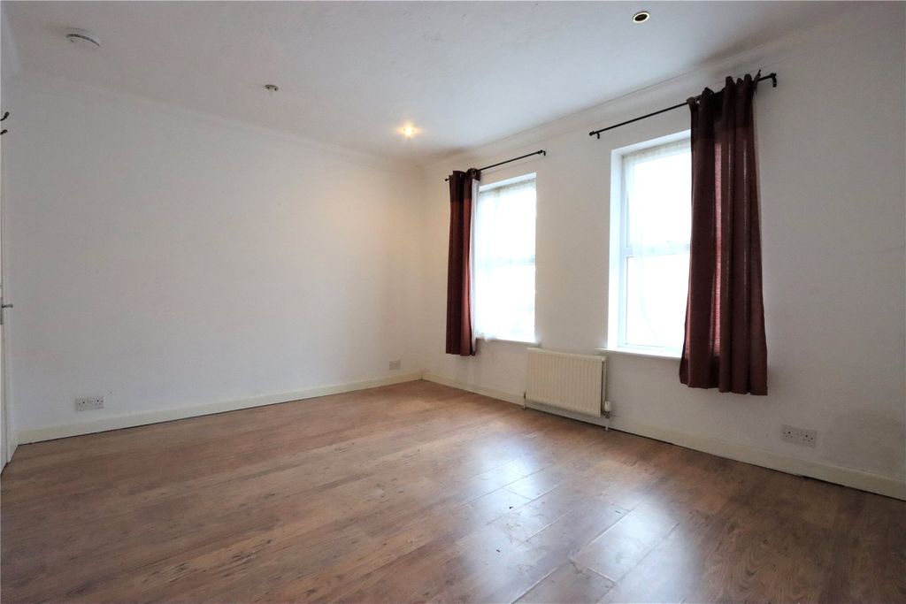 Property photo 3 of 8 Picture No. 06