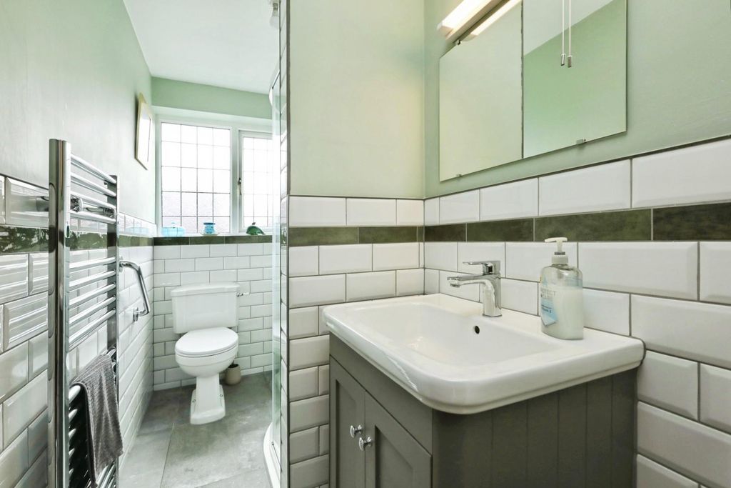 Property photo 3 of 29 Bathroom