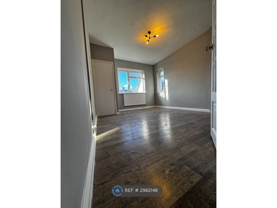 Property photo 1 of 6 Bedroom 1