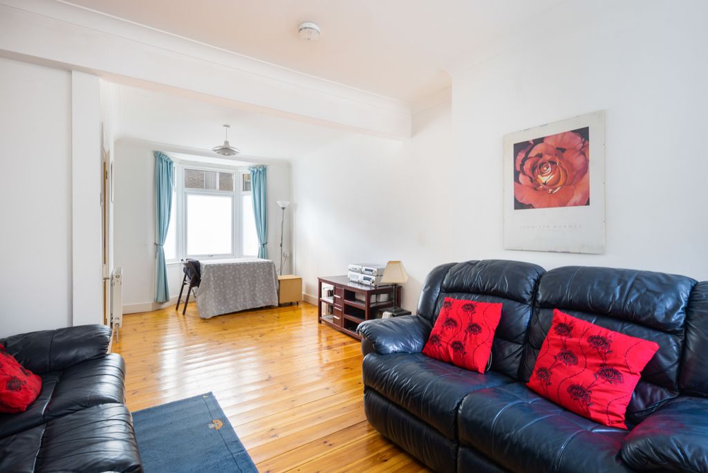 Property photo 2 of 9 Picture No. 12