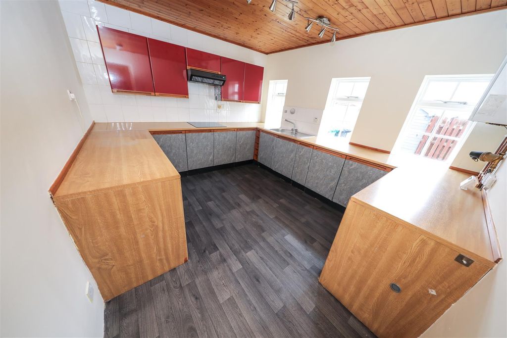 Property photo 3 of 17 c