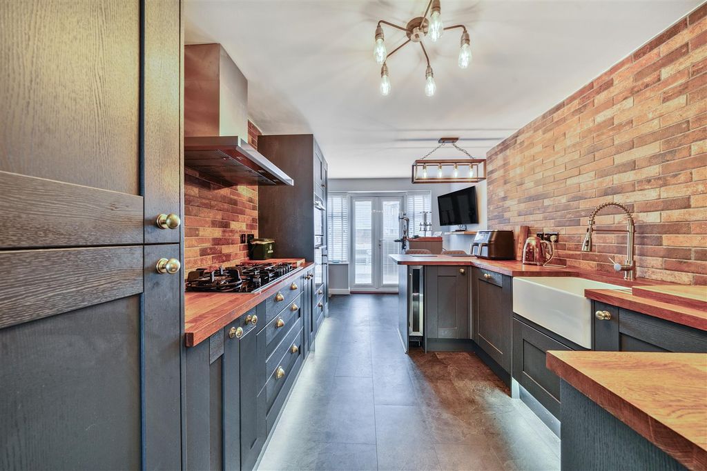 Property photo 1 of 25