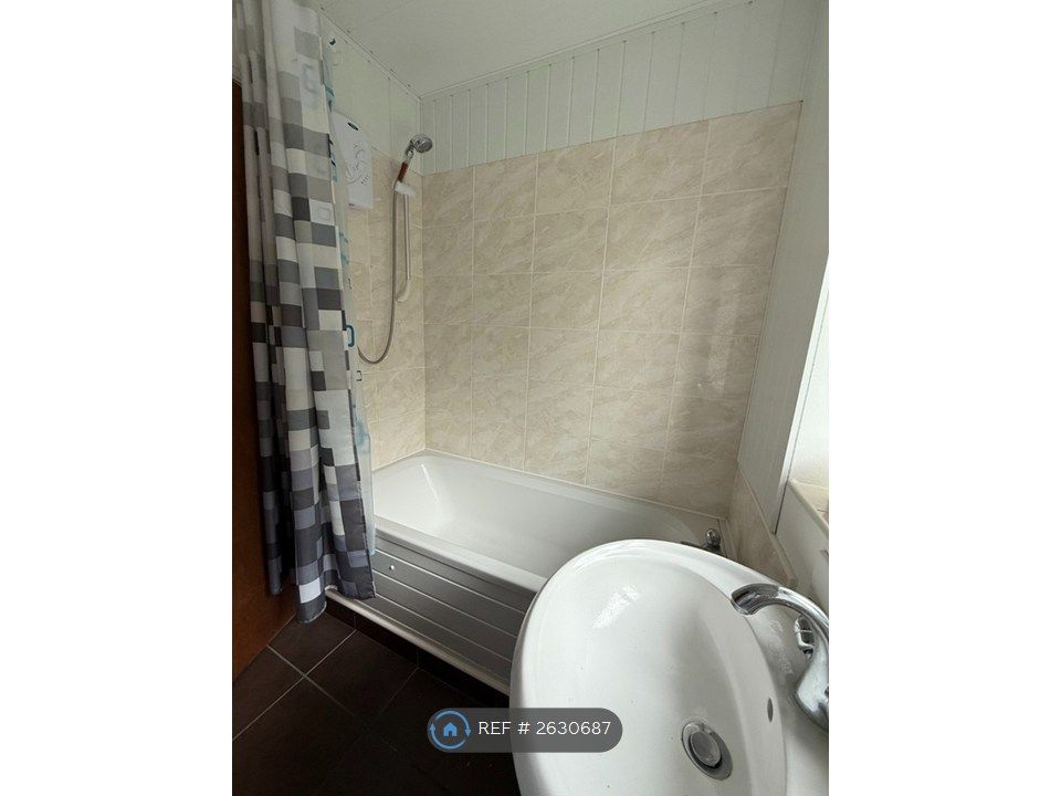 Property photo 3 of 9 Bathroom