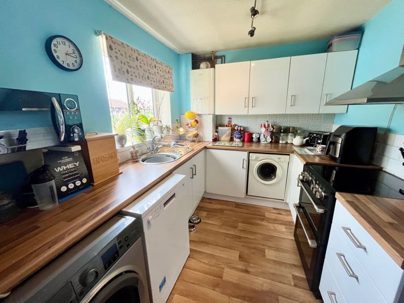 Property photo 2 of 11 Kitchen