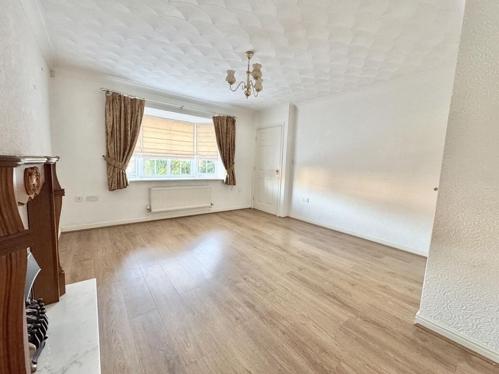 Property photo 3 of 16 Lounge