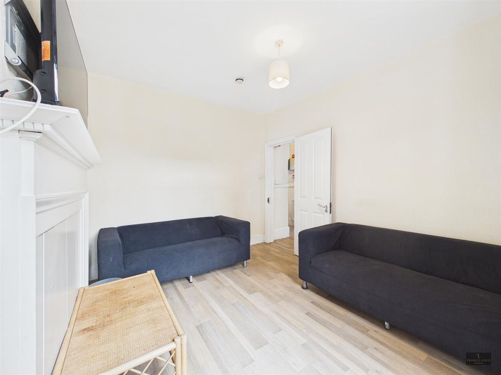 Property photo 3 of 16 Cam02887G0-Pr0731-Still008.Jpg