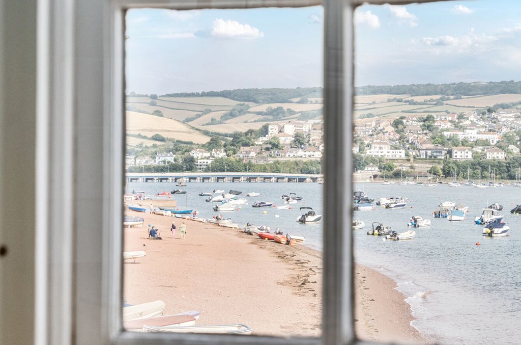 Property photo 3 of 31 1335581-32-6899E7...