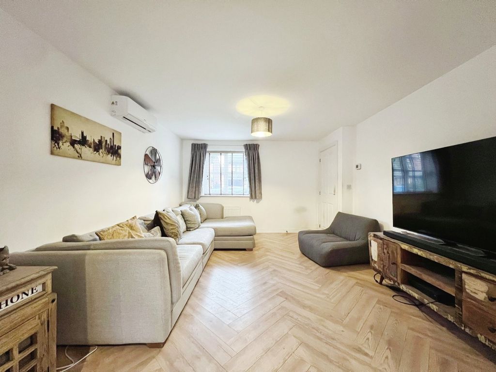 Property photo 3 of 18 Picture No. 05