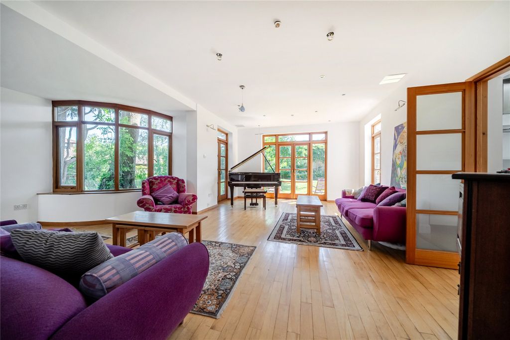 Property photo 2 of 35 Picture No. 51