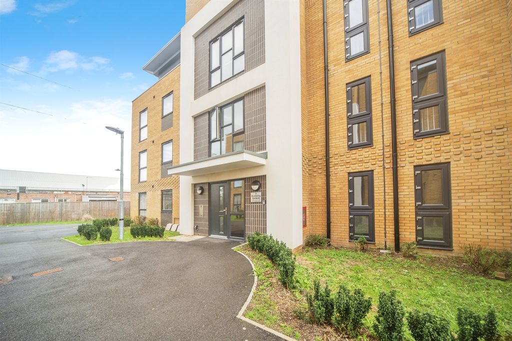 Property photo 1 of 12