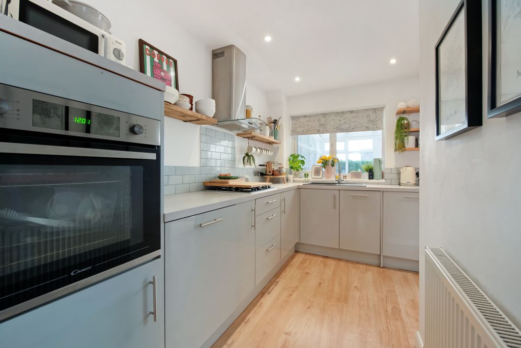 Property photo 2 of 20