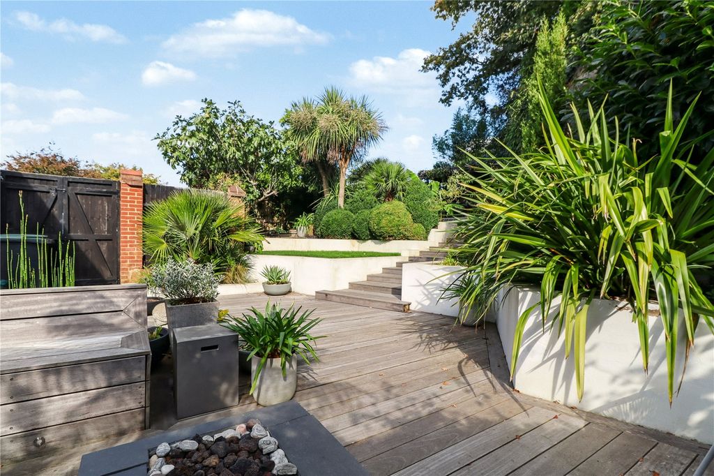 Property photo 1 of 17 Garden