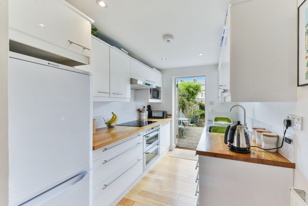 Property photo 2 of 12 7